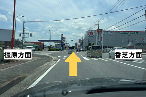 交差点(大塚)を近鉄大和高田駅方面へ進む