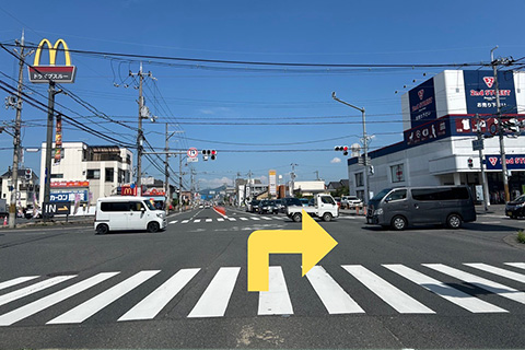 交差点(葛本町)を右折