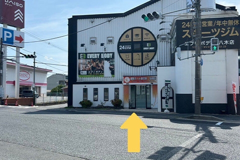 直進すると左手に当院がございます